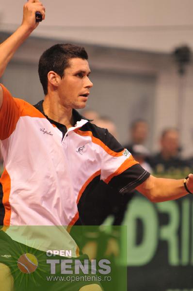 Debut in forta pentru Hanescu